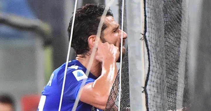 epa09540070 Sampdoria's Antonio Candreva celebrates after scoring the 2-0 goal during the Italian Serie A soccer match between UC Sampdoria vs Spezia Calcio at the Luigi Ferraris stadium in Genoa, Italy, 22 October 2021. EPA/LUCA ZENNARO