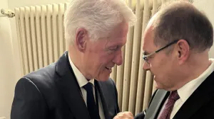 Clinton i Schmidt u Berlinu/Ohr