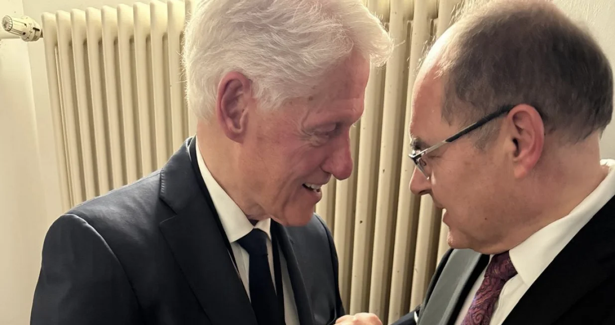 Clinton i Schmidt u Berlinu/Ohr