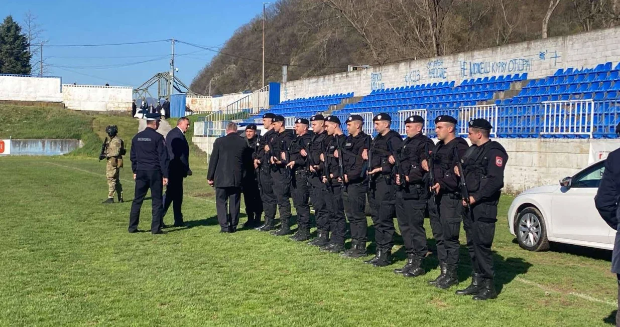 Dodik sa zvorničkom policijom/Rtrs