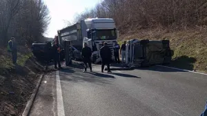 Prevrnuta vozila na mjestu nesreće/Grupa Patrole Radari// 