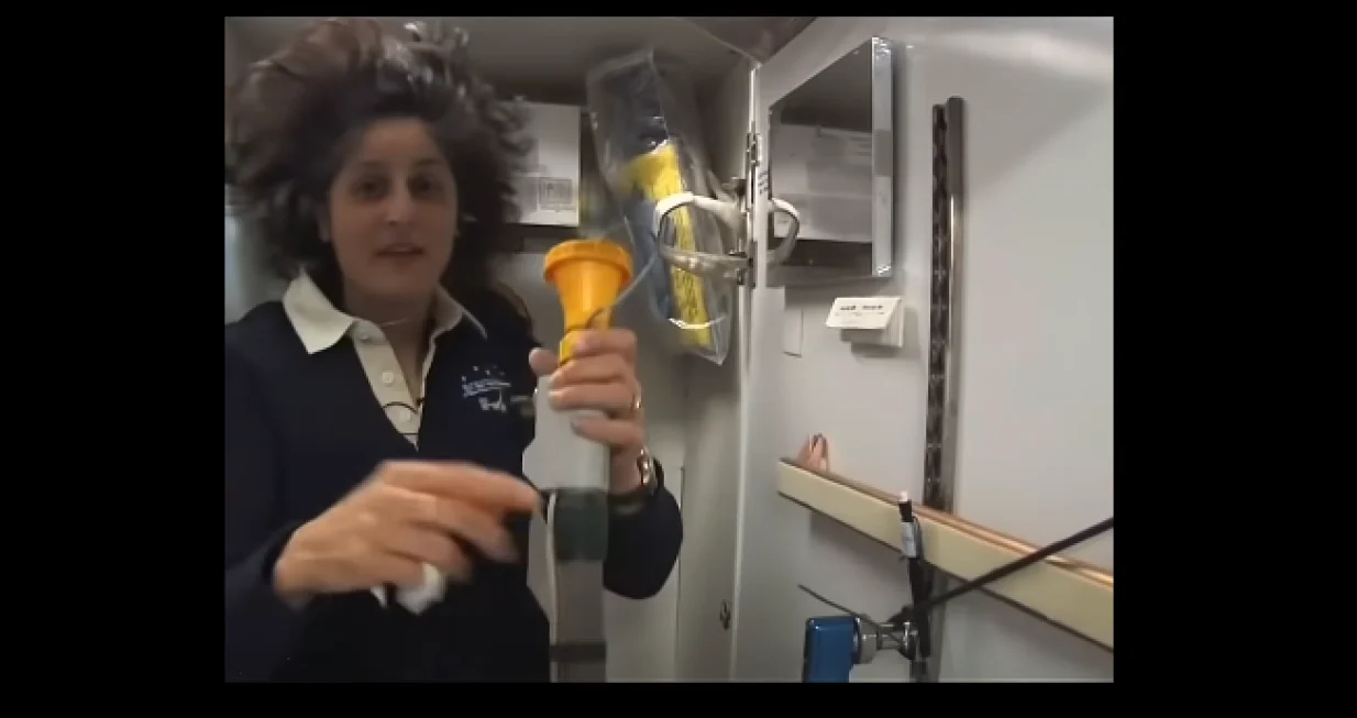 svemir, nasa, wc, toalet, iss, svemirska stanica/Screenshot