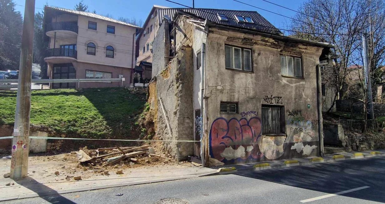 Obrušavanje fasade, kuća, napušteni objekat, Stari Grad/Sanel Konjhodžić