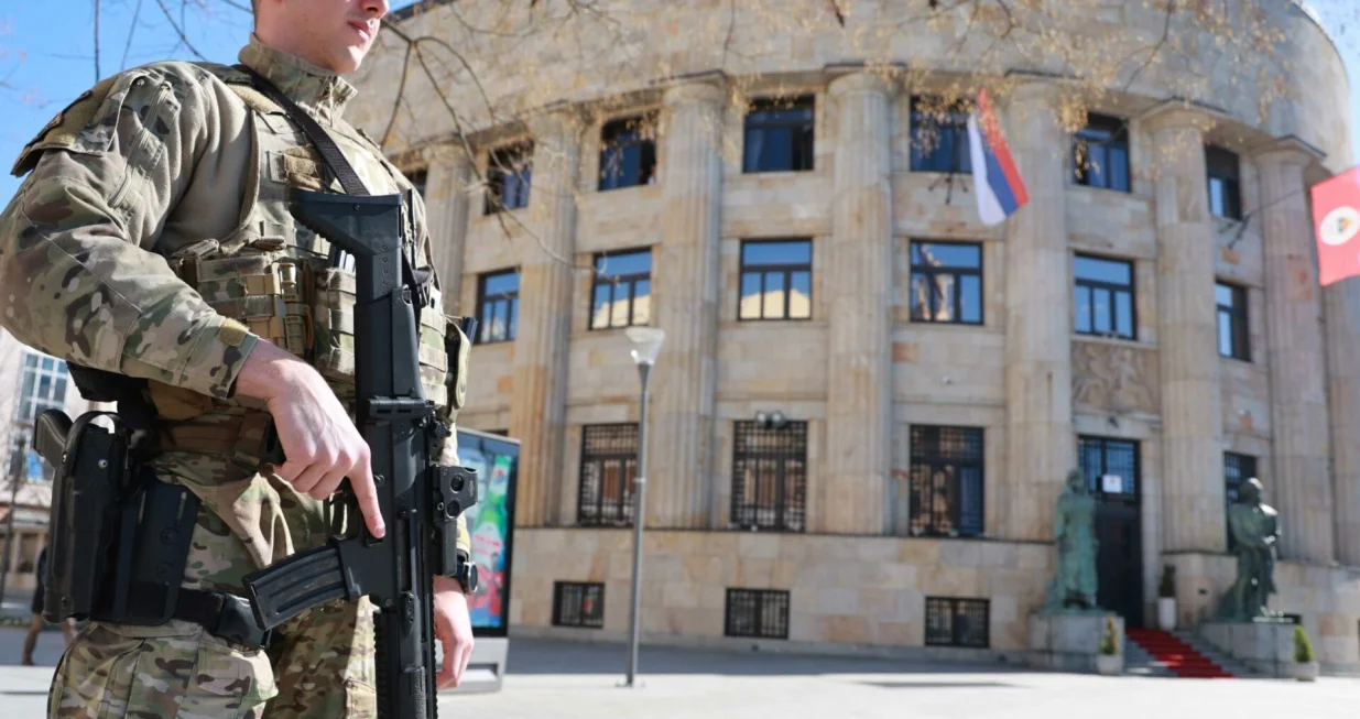 Vihor, oklopnjak, Palata predsjednika RS-a, SAJ, Crvene beretke, Milorad Dodik, straža/Siniša Pašalić