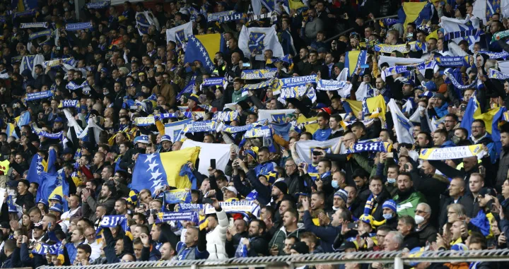 epa09580204 Bosnian fans cheer during the FIFA World Cup 2022 group D qualifying soccer match between Bosnia and Herzegovina and Finland in Zenica, Bosnia and Herzegovina, 13 November 2021. EPA/Fehim Demir