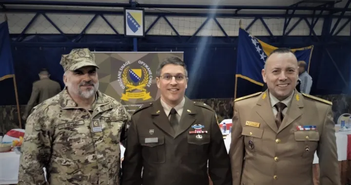 Matthew Valas, Jasmin Čajić; Tradicionalni zajednički iftar i prijem za visoke zvanice iz Oružanih snaga Bosne i Hercegovine, NATO-a i predstavnika EUFOR-a te društveno političkog života u BiH iz reda svih vjerskih konfesija, obilježen je u Komandi za podršku Oružanih snaga BiH, u kasarni "Kozara" u Banjoj Luci//