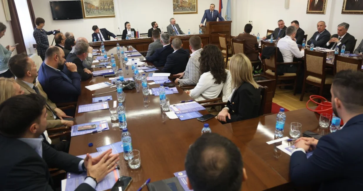 Milorad Dodik tokom nastupa o Daytonu pred akademicima/