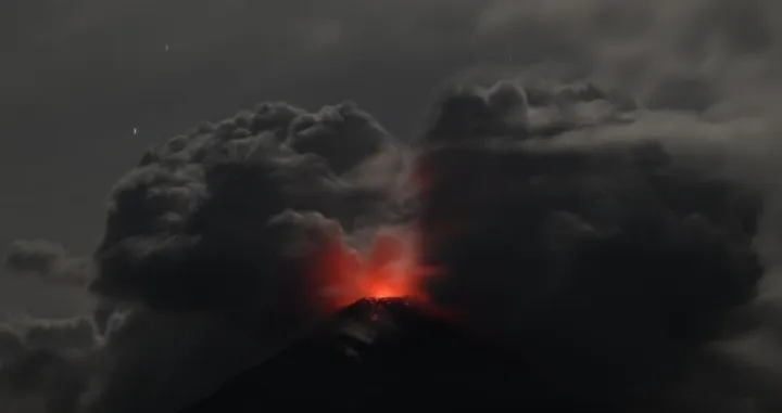 Eruptirao vulkan/X.com//