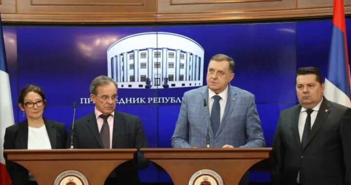 Milorad Dodik, Nenad Stevandić i dvoje francuskih europarlamentaraca, press u Banjoj Luci/Borislav Zdrinja