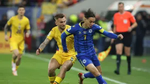Soccer Football - World Cup - UEFA Qualifiers - Group H - Romania v Bosnia & Herzegovina - Arena Nationala, Bucharest, Romania - March 21, 2025 Bosnia & Herzegovina's Amar Dedic in action with Romania's Denis Dragus Inquam Photos via REUTERS/George Calin ROMANIA OUT. NO COMMERCIAL OR EDITORIAL SALES IN ROMANIA. THIS IMAGE HAS BEEN SUPPLIED BY A THIRD PARTY.