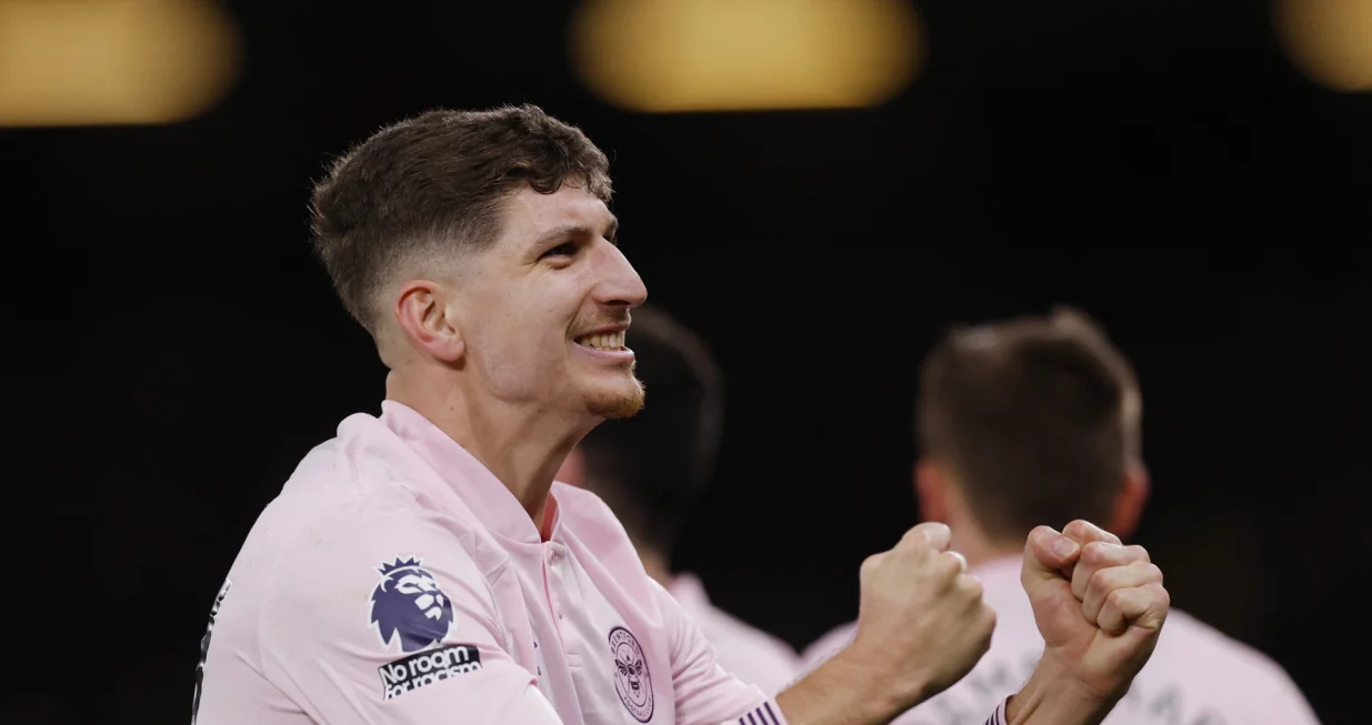 Soccer Football - Premier League - AFC Bournemouth v Brentford - Vitality Stadium, Bournemouth, Britain - March 15, 2025 Brentford's Vitaly Janelt celebrates after Christian Norgaard scores their second goal Action Images via Reuters/Andrew Couldridge EDITORIAL USE ONLY. NO USE WITH UNAUTHORIZED AUDIO, VIDEO, DATA, FIXTURE LISTS, CLUB/LEAGUE LOGOS OR 'LIVE' SERVICES. ONLINE IN-MATCH USE LIMITED TO 120 IMAGES, NO VIDEO EMULATION. NO USE IN BETTING, GAMES OR SINGLE CLUB/LEAGUE/PLAYER PUBLICATIONS. PLEASE CONTACT YOUR ACCOUNT REPRESENTATIVE FOR FURTHER DETAILS..