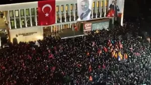 Hiljade ljudi su na ulicama/Screenshot/