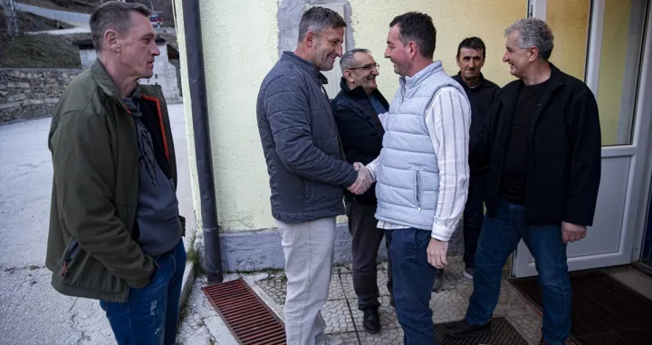 Iftar za komšije Bošnjake, svećenik u BiH, Tuzla/Anadolija