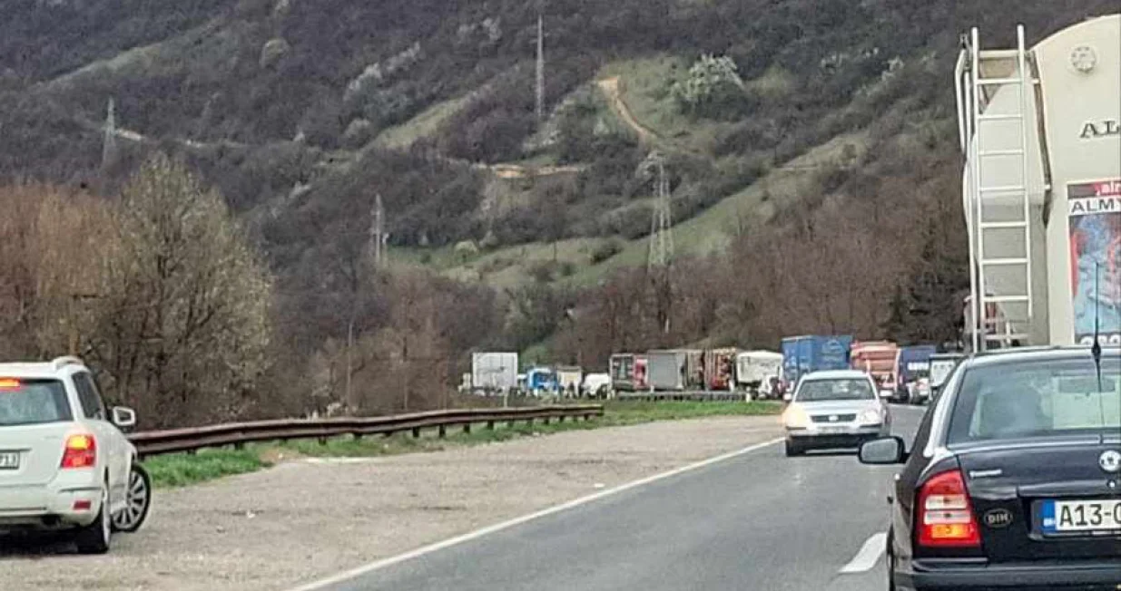 Zbog nesreće i uviđaja formirale su se dugačke kolone vozila/Viber/Viber, čitatelj