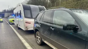 Automobilom je vukao kamp-kućicu/Britanska policija//