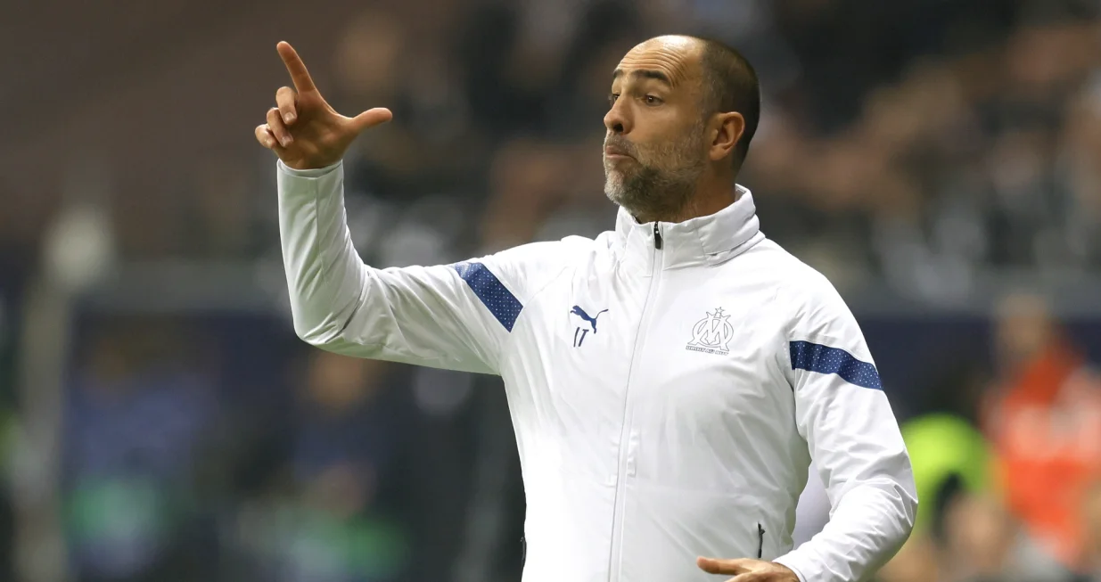 epa10267692 Marseille head coach Igor Tudor gestures on the touchline during the UEFA Champions League group D soccer match between Eintracht Frankfurt and Olympique Marseille in Frankfurt am Main, Germany, 26 October 2022. EPA/RONALD WITTEK