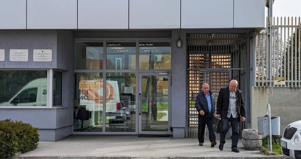 vojin pavlović lijevo i advokat mirko blagojević.jpg/