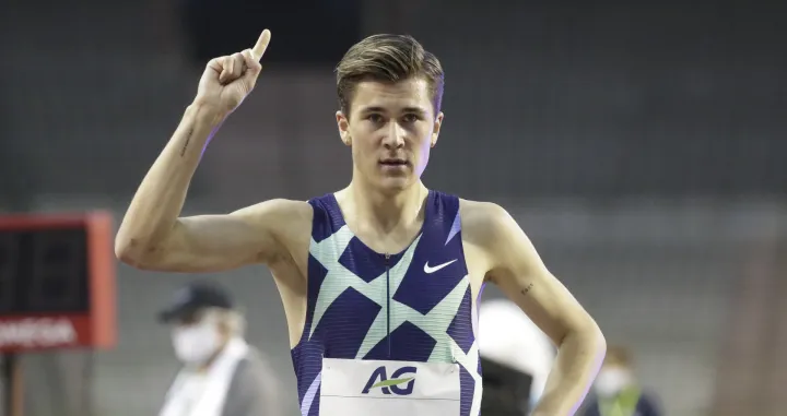 epa08647258 Jakob Ingebrigsten of Norway (C) celebrates winning the men's 1500m race at the Memorial Van Damme IAAF Diamond League international athletics meeting in Brussels, Belgium, 04 September 2020. EPA/Olivier Hoslet