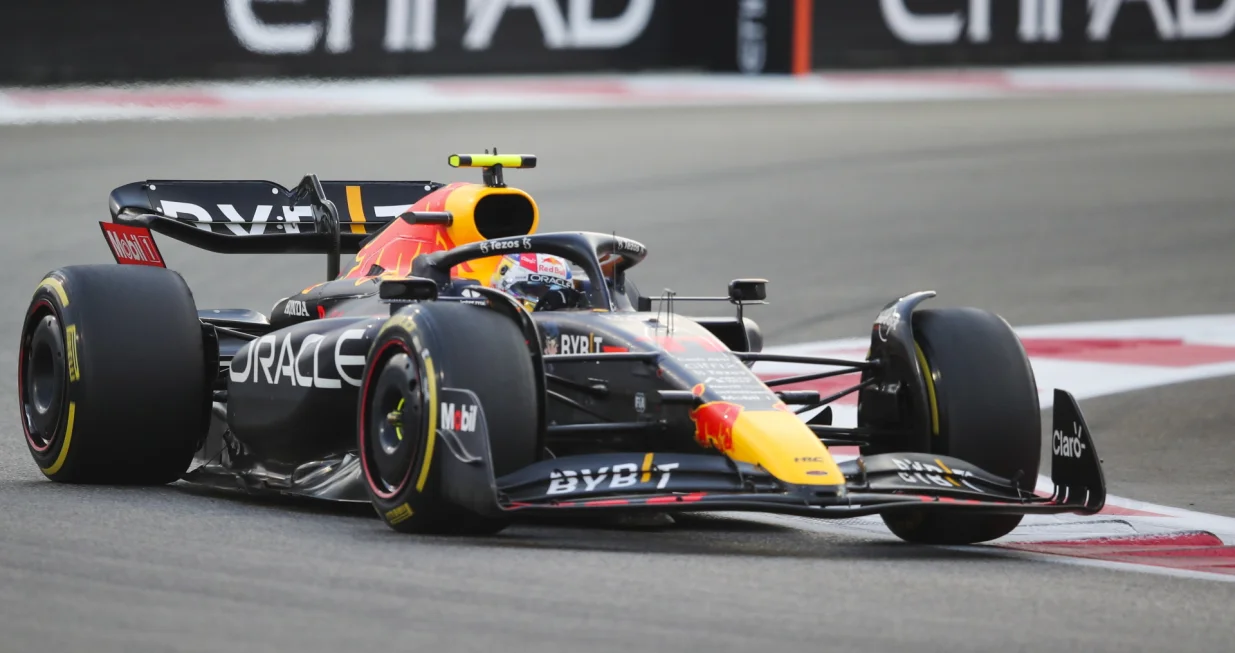 epa10316368 Mexican Formula One driver Sergio Perez of Red Bull Racing in action during the Formula One Abu Dhabi Grand Prix at Yas Marina Circuit in Abu Dhabi, United Arab Emirates, 20 November 2022. EPA/ALI HAIDER