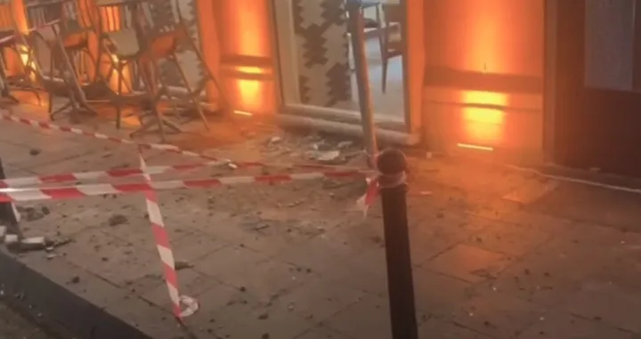 Obrušio se dio fasade u Sarajevu/Screenshot