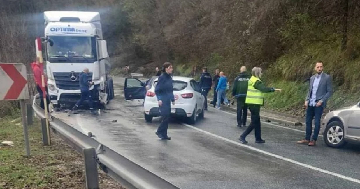 Na terenu policija/Čitatelj//