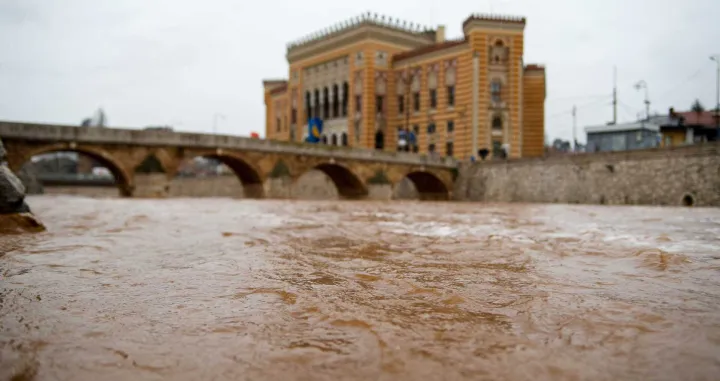 Porastao je vodostaj i Miljacke/Damir Deljo/Damir Deljo 