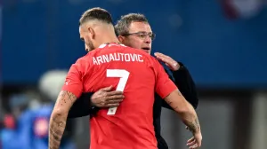 epa10316905 Austria head coach Ralf Rangnick (R) hugs Marko Arnautovic of Austria during the international friendly soccer match between Austria and Italy in Vienna, Austria, 20 November 2022. EPA/CHRISTIAN BRUNA