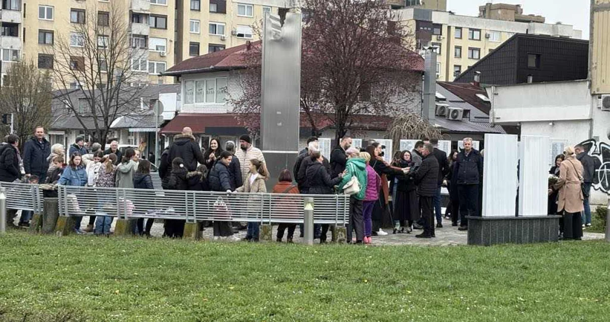 Spomenik ubijenoj djeci Dobrinje/Andrej Bjeloš