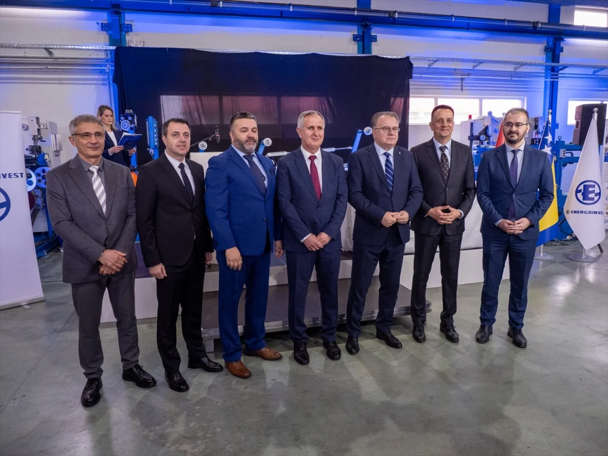 Visoko, Bosna i Hercegovina, 27. mart 2025:Energoinvest d.d. Sarajevo i turska firma Ares Trafo Ekipmanlari potpisali su ugovor o strateškom partnerstvu u četvrtak, čime je zvanično pokrenuta proizvodnja transformatora pod brendom Energoinvesta u Bosni i Hercegovini (Elman Omic - Anadolu Agency)/