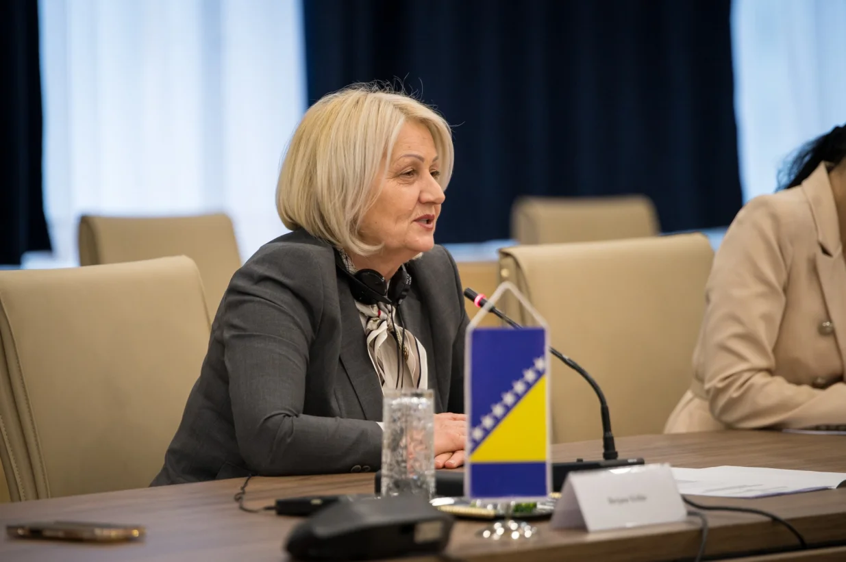 posjetom izaslanice Pierce/