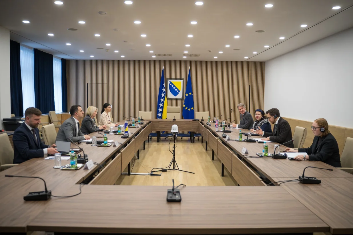 posjetom izaslanice Pierce/