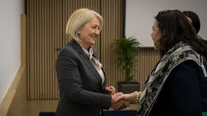 posjetom izaslanice Pierce/