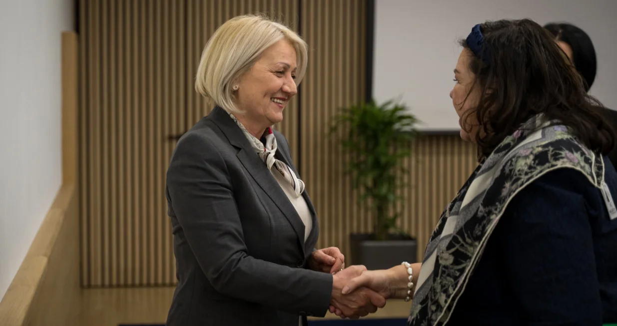 posjetom izaslanice Pierce/