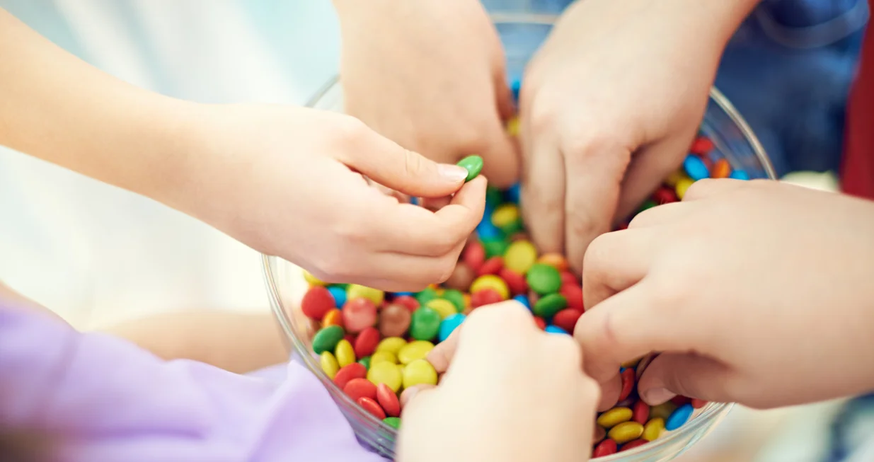 djeca slatkiši/Mediaphotos