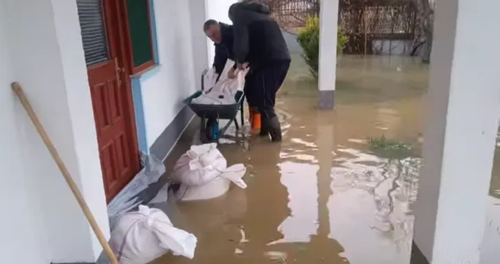 RTV Sanski Most - mještani naselja Mahala osiguravaju domove/