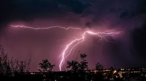 Fotografija Enesa Džafića, munje iznad Modriće/