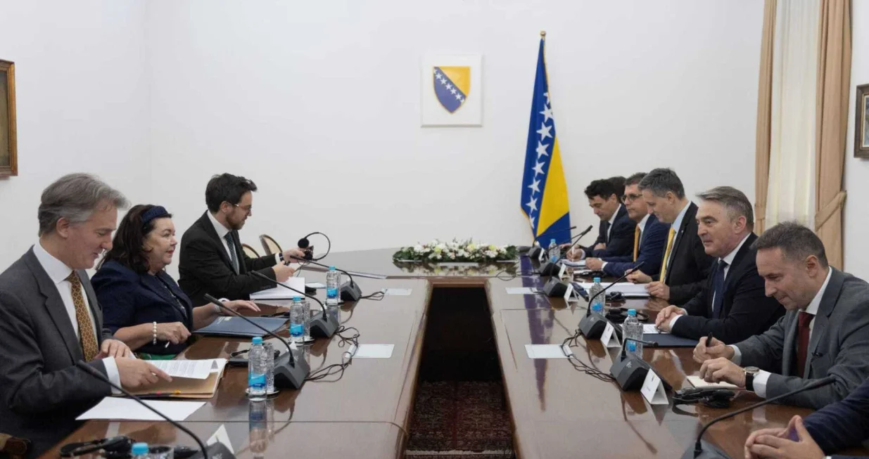 Sastanci Karen Pierce/