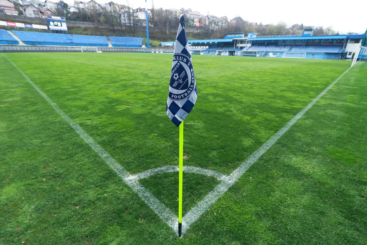 Stadion Grbavica pred utakmicu Željezničara i Posušja (FOTO: Adem Ćatić, www.fkz.ba)