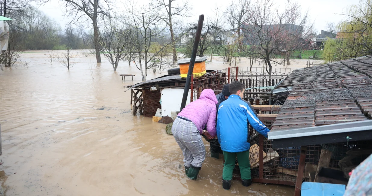 Banjaluka, Bosna i Hercegovina + 28. mart 2025:Obilne kišne padavine uzrokovale su izlijevanje rijeka iz korita širom Bosne i Hercegovine. Poplave nisu mimoišle ni Banjaluku gdje se iz korita izlila rijeka Vrbas /Anadolija/
