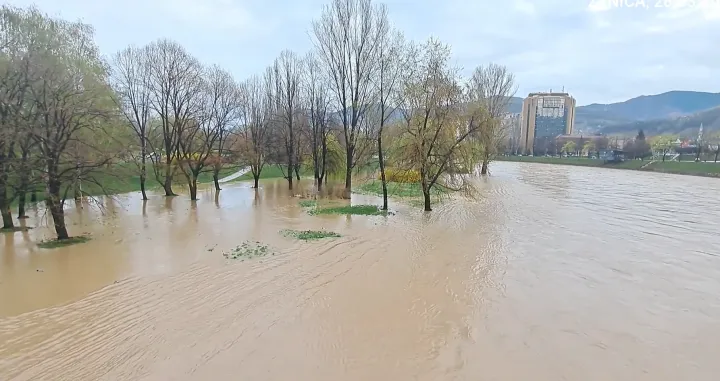 Obilne padavine u Zenici/Screenshot