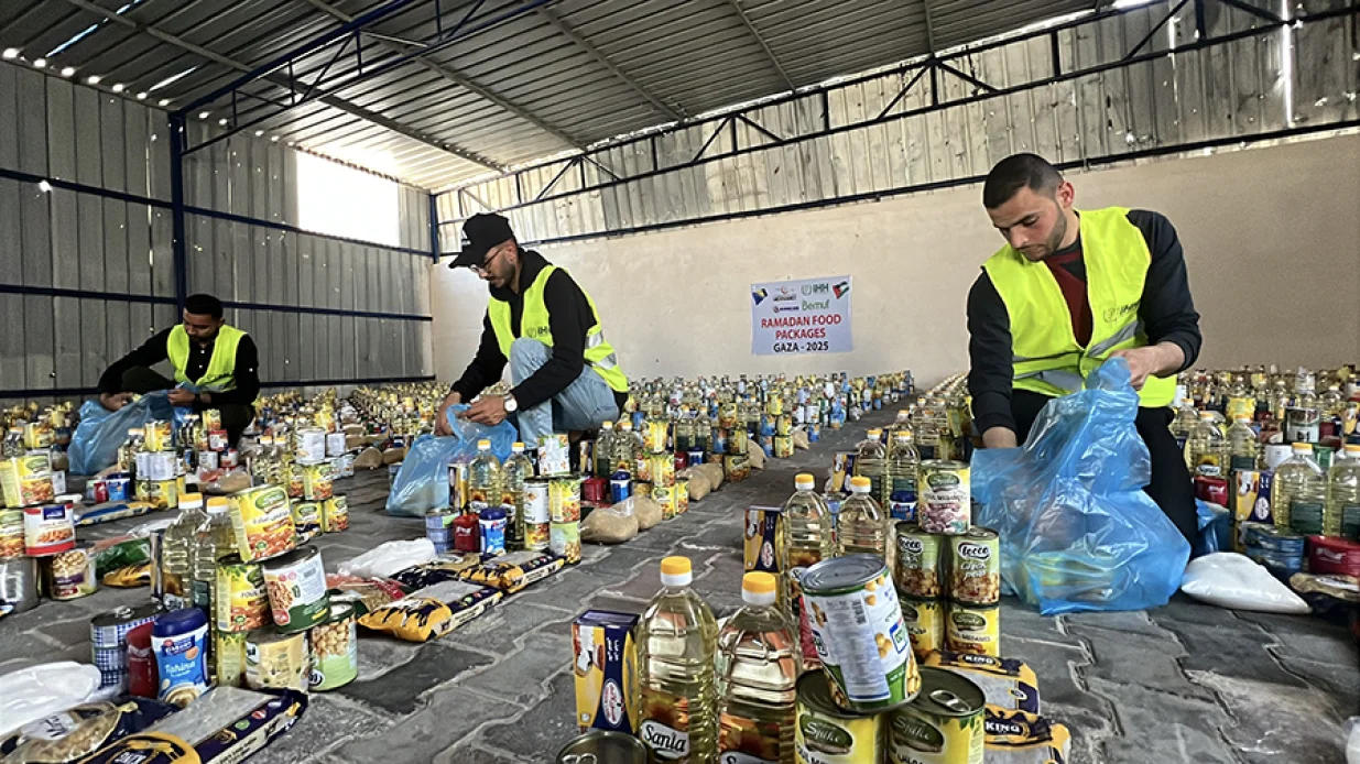 Muslimansko dobrotvorno društvo Merhamet, povodom Ramazanskog bajrama, podijelilo je prehrambene pakete ugroženom stanovništvu Gaze/Merhamet