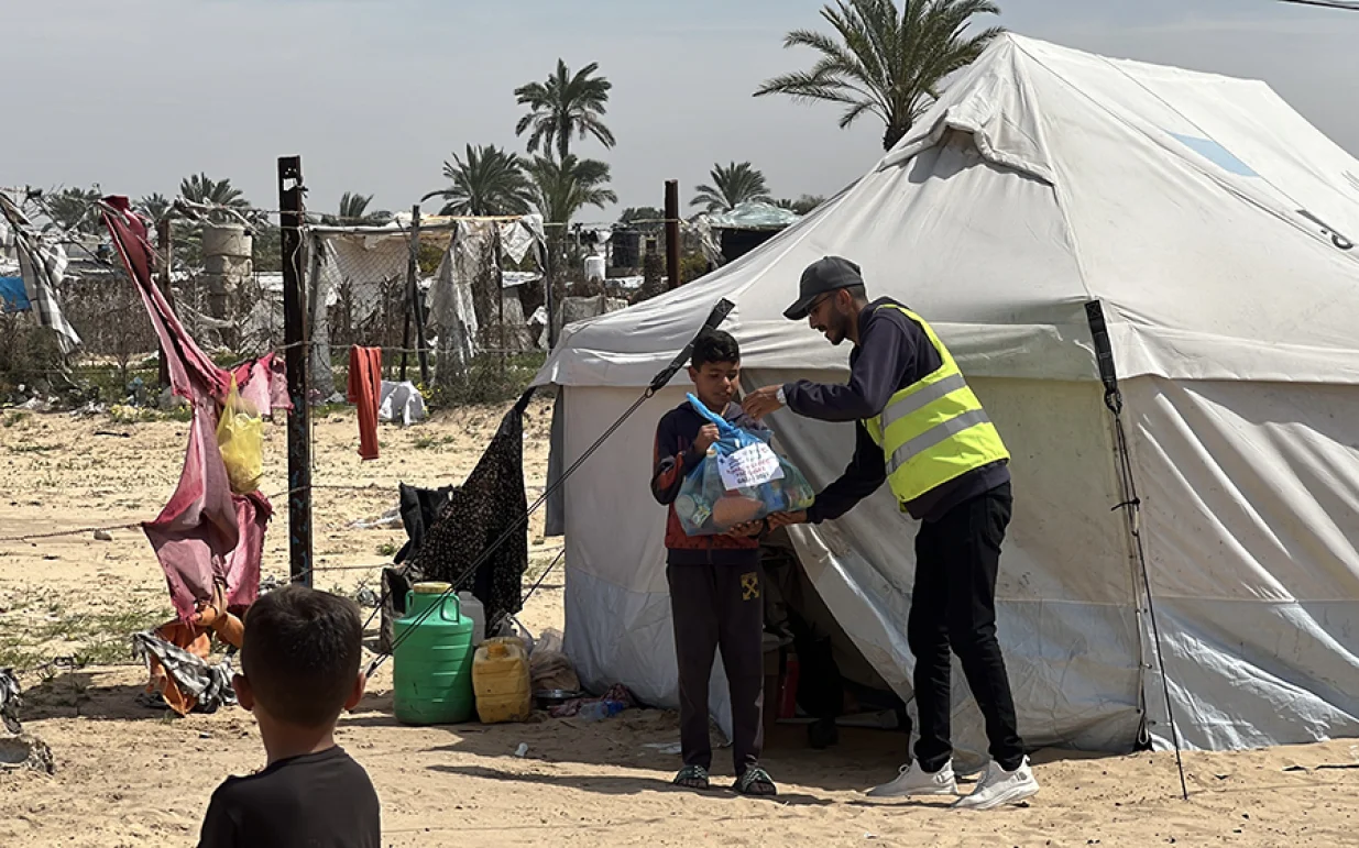 Muslimansko dobrotvorno društvo Merhamet, povodom Ramazanskog bajrama, podijelilo je prehrambene pakete ugroženom stanovništvu Gaze/Merhamet