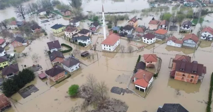 Poplavljene i džamije/MINA//