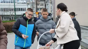 Benjamina Karić dijelila baklave građanima Novog Sarajeva, nakon bajram-namaza//