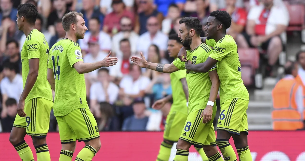 epa10141449 Bruno Fernandes of Manchester United celebrates his goal with team mates during the English Premier League soccer match between Southampton FC and Manchester United in Southampton, Britain, 27 August 2022. EPA/VINCE MIGNOTT EDITORIAL USE ONLY. No use with unauthorized audio, video, data, fixture lists, club/league logos or 'live' services. Online in-match use limited to 120 images, no video emulation. No use in betting, games or single club/league/player publications