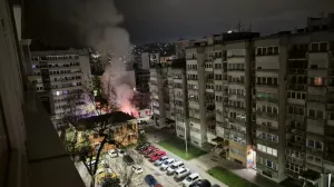 gorio automobil u ulici Envera Šehovića/Čitatelj/Čitatelj