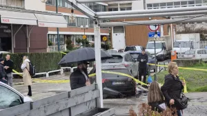 gorio automobil u ulici envera šehovića Čitatelj (/ Čitatelj