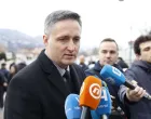 Član Predsjedništva Bosne i Hercegovine Denis Bećirović, delegacije svih nivoa vlasti, boračkih udruženja, Islamske zajednice u BiH i članovi porodica, danas su na Šehidskom mezarju Kovači obilježili Dan šehida./Amer Kajmović