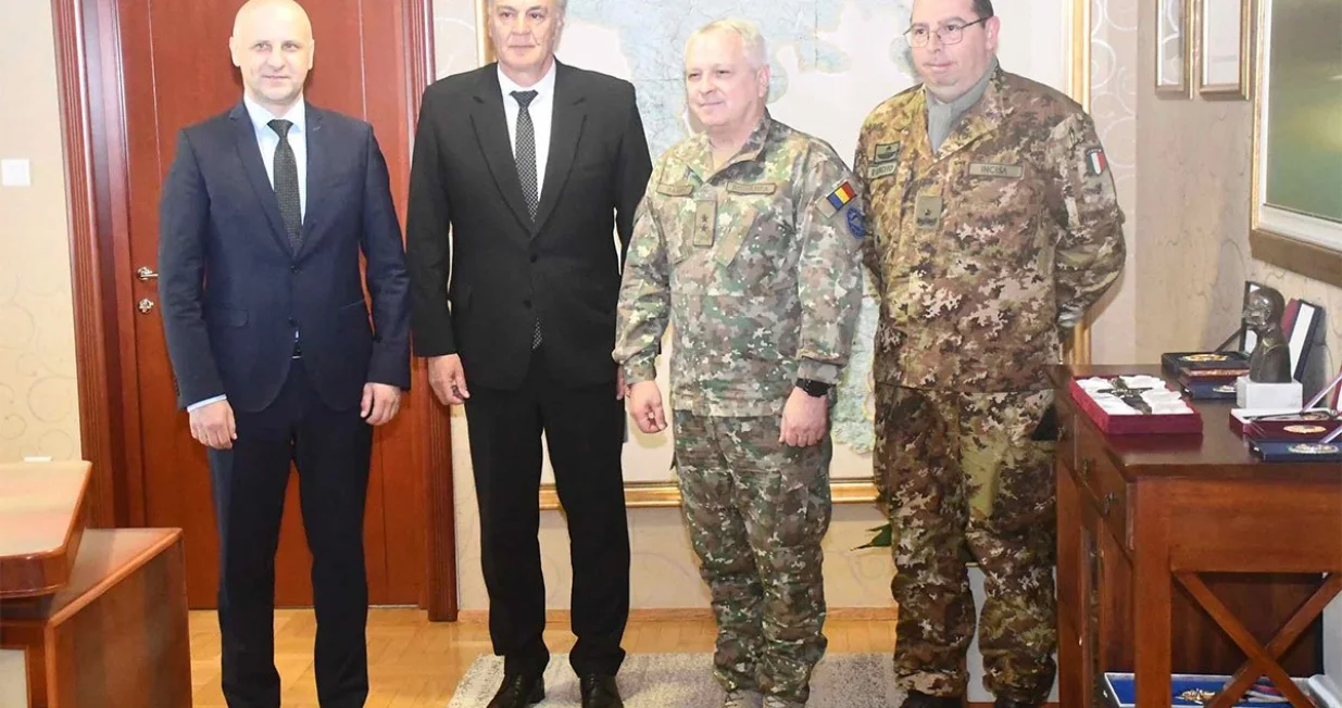 Ministar unutrašnjih poslova Republike Srpske Siniša Karan i direktor policije Siniša Kostrešević primili su danas u nastupnu posjetu komandanta misije EUFOR-a u BiH Florina Mariana Barbua//
