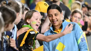 epa10306637 Sam Kerr of Australia poses for photos with fans after winning the Friendlies Women soccer match between Australia and Thailand in Gosford, Australia, 15 November 2022. EPA/DEAN LEWINS EDITORIAL USE ONLY AUSTRALIA AND NEW ZEALAND OUT